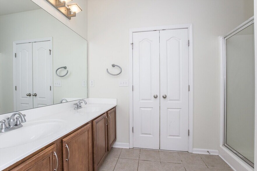 Building Photo - 6862 Grand Hickory Dr