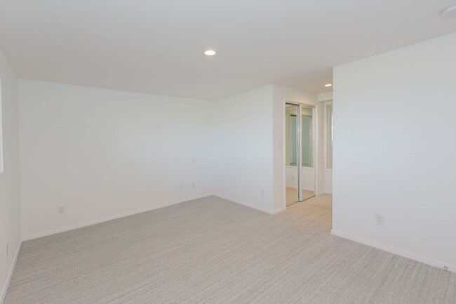 Building Photo - Low Bank Waterfront New Remodel on Huge Lot