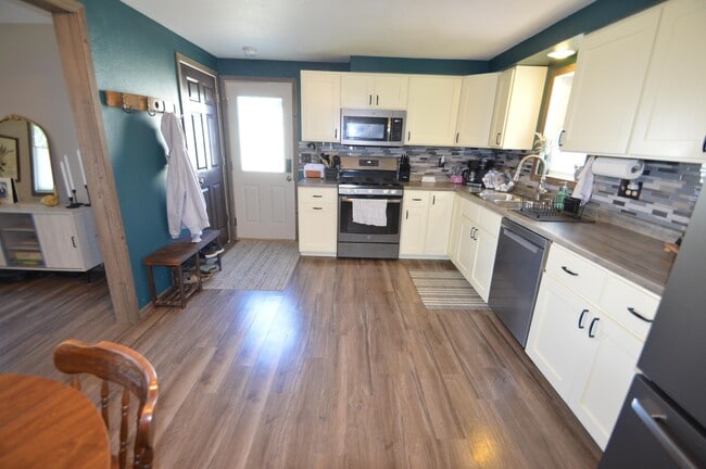 Building Photo - 610 Elizabeth St