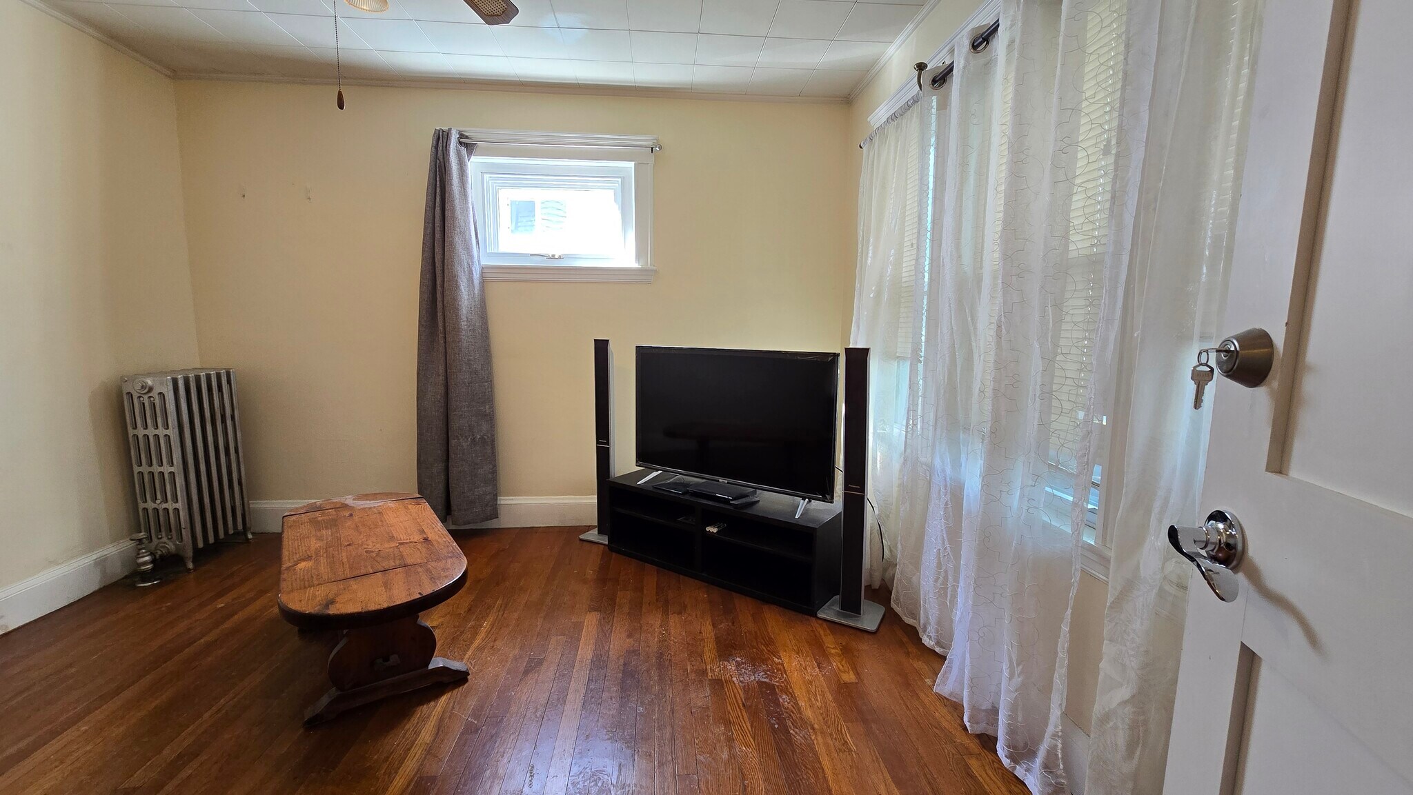 Living room - 59 Hooker St