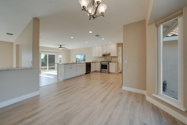 Building Photo - Spacious 3 Bed, 2 Bath Home with Acreage, ...
