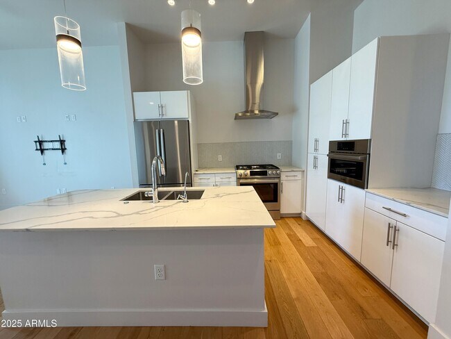 Building Photo - 3131 N Central Ave