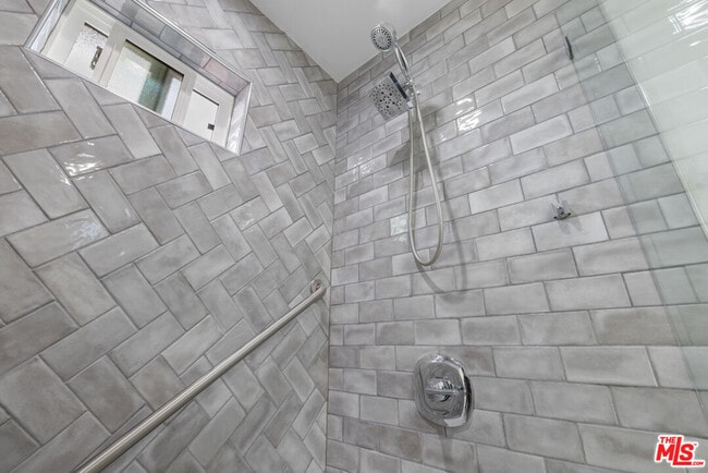 Building Photo - 238 Thorne St