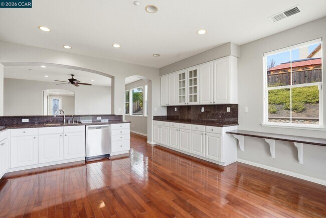 Building Photo - 354 Pebble Beach Dr