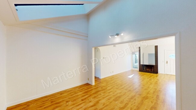 Building Photo - Beautiful 2 Bed/2 Bath Home in Irvine