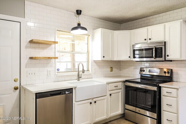 Building Photo - 2867 Holly Bay Rd