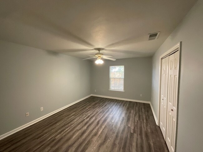 Building Photo - 4463 Belair Dr