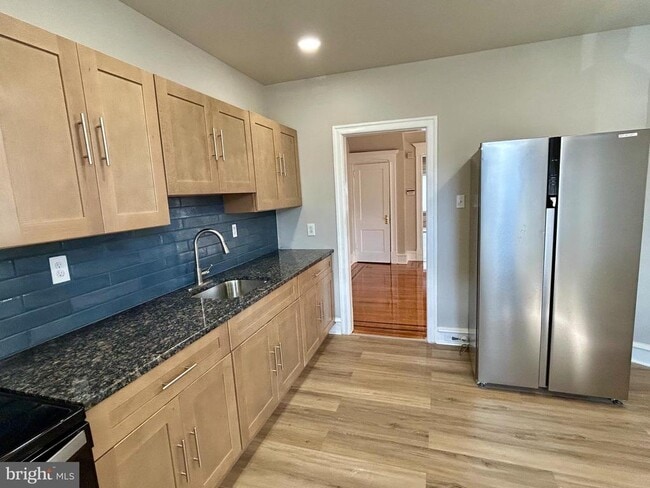 Building Photo - 1716 W Nedro Ave