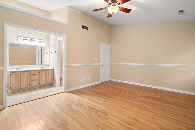 Building Photo - Great House in Southchase