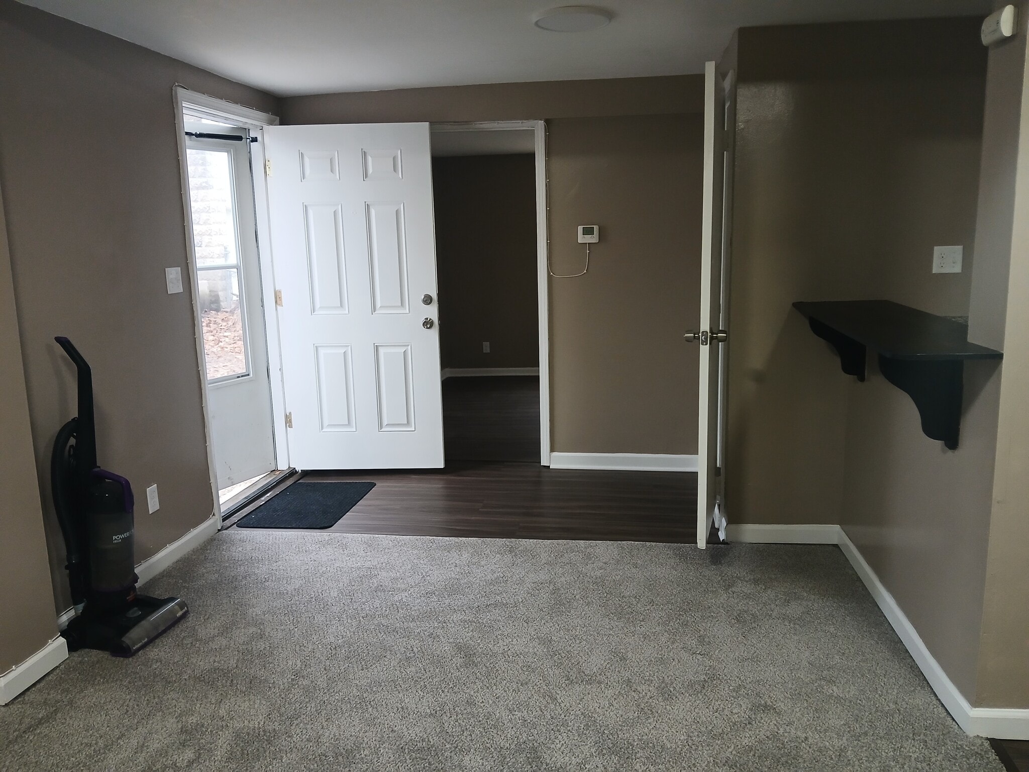 Building Photo - 216 N Main St