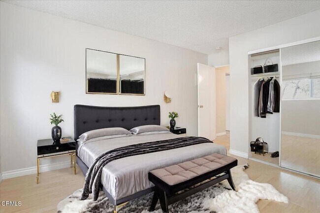 Building Photo - 8577 Rugby Dr