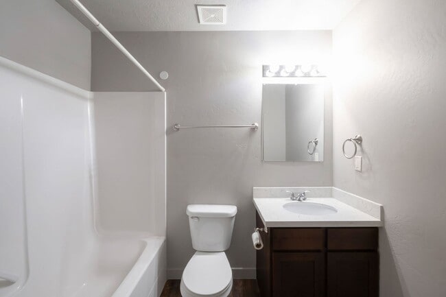 Building Photo - Amazing 2 Story Townhome in Vineyard w/ at...
