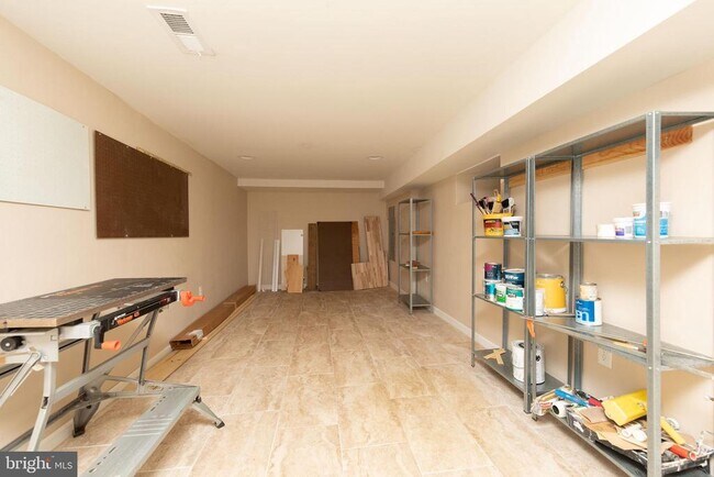 Building Photo - 456 Winona St