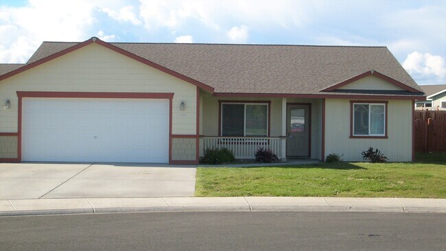 Primary Photo - 3 Bedroom, 2 Bath Home for September Rent!