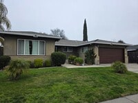 Building Photo - 2217 Colonial Ct