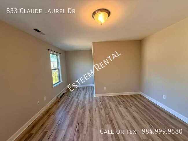 Building Photo - 833 Claude Laurel Dr