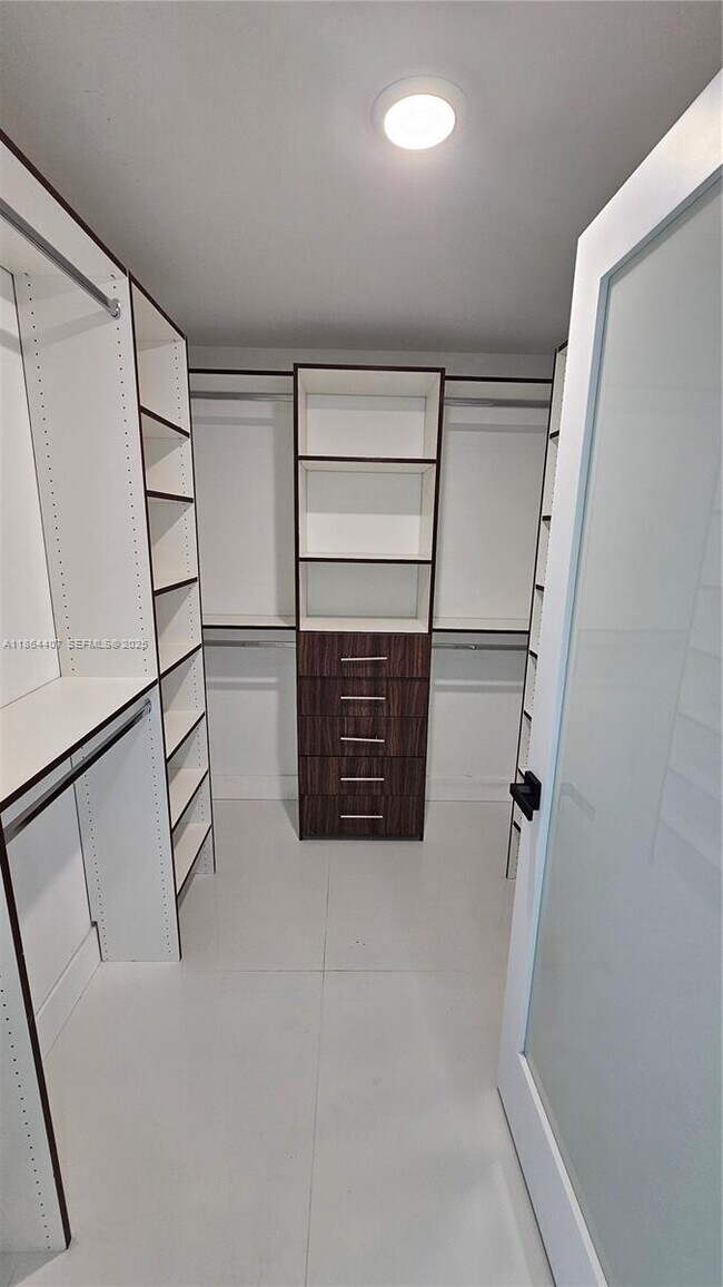 Building Photo - 1861 NW N River Dr