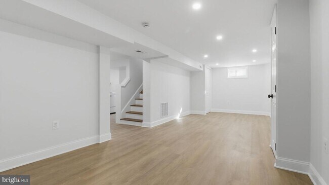 Building Photo - 5633 Jamestown Rd