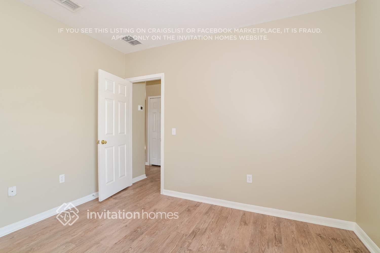 Building Photo - 910 Cumberland Dr