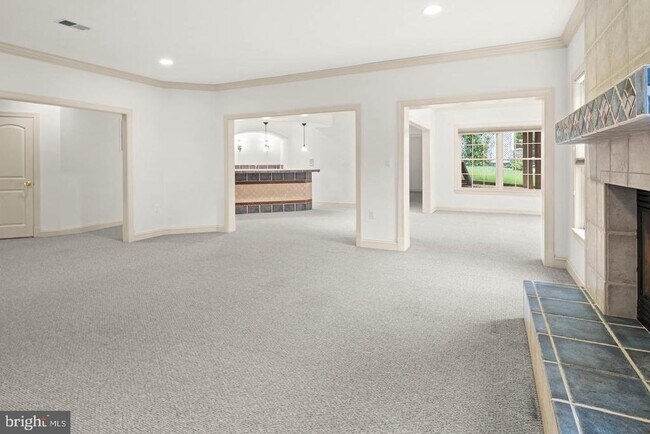 Building Photo - 6251 Linway Terrace