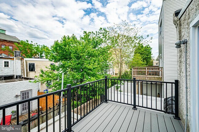 Building Photo - 2035 Carpenter St