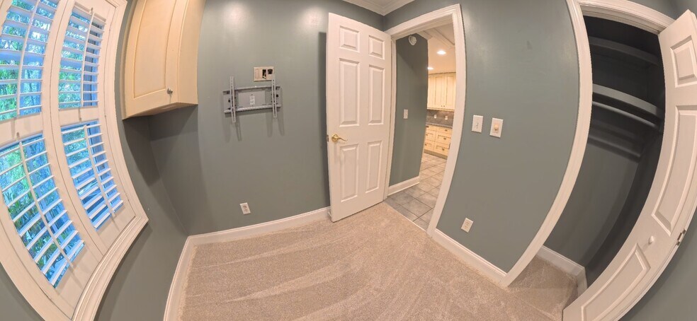 Building Photo - 395 Whisper Park Dr