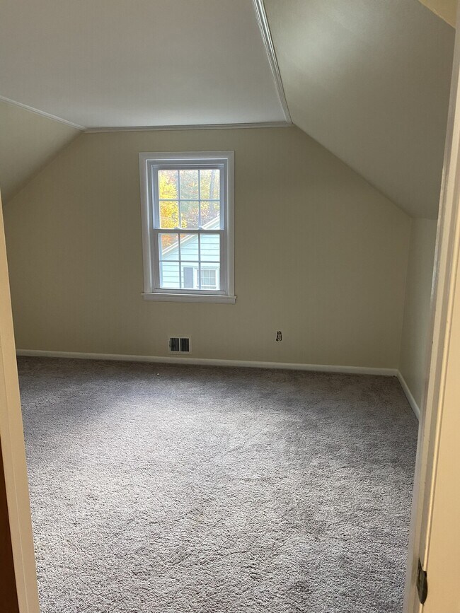 Building Photo - 13 Ellen Lane