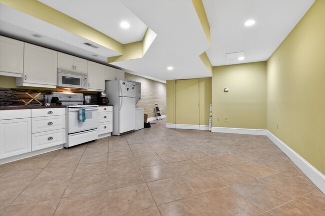 Building Photo - 1319 Massachusetts Ave SE