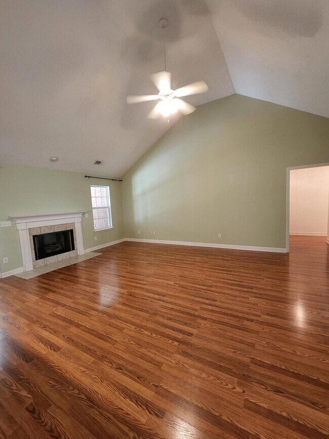 Building Photo - 241 Bainbridge Dr