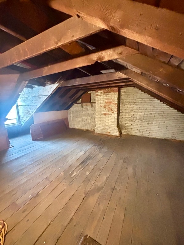 Building Photo - 407 E Strawberry St