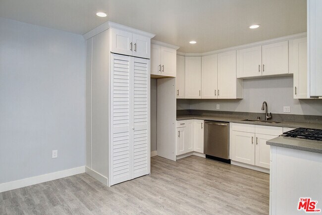 Building Photo - 1451 E Wilson Ave