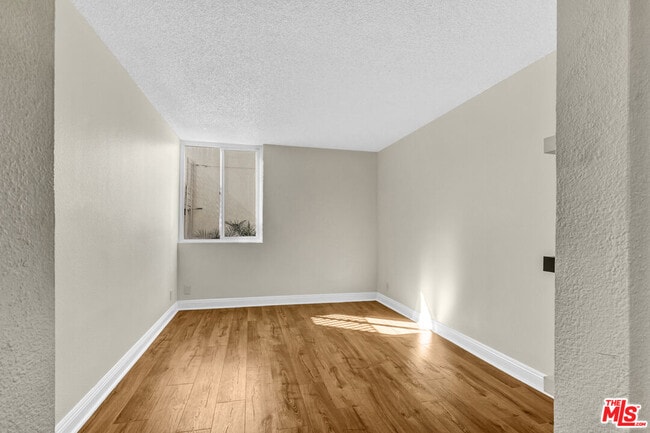 Building Photo - 18620 Hatteras St