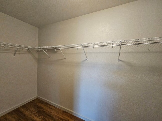 Building Photo - Super Beautiful Englewood 3 Bedroom Home A...