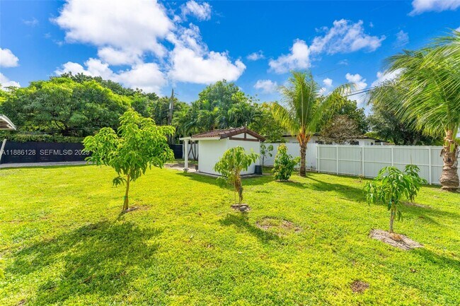 Building Photo - 4301 SW 85th Ave