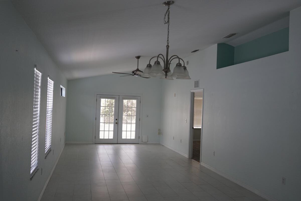 Large Open Living - 3924 NE 22nd St