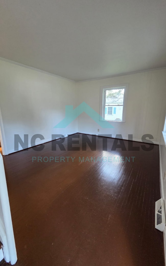 Building Photo - 1012 Nancy Ln SE