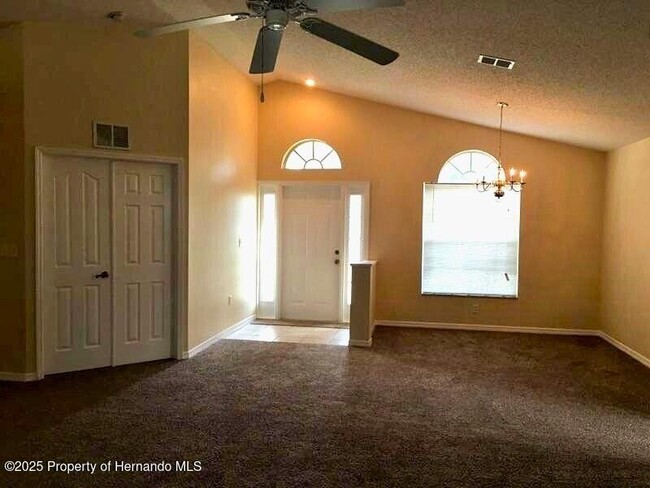 Building Photo - 9287 Spring Hill Dr