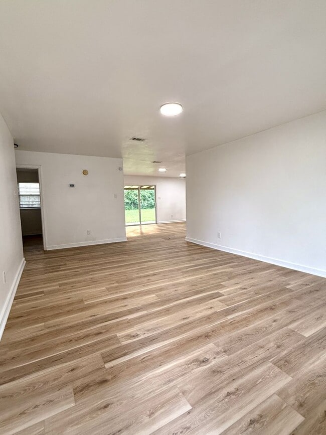 Building Photo - Beautiful House for Rent
