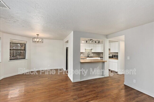 Building Photo - 3675 S Gekeler Ln