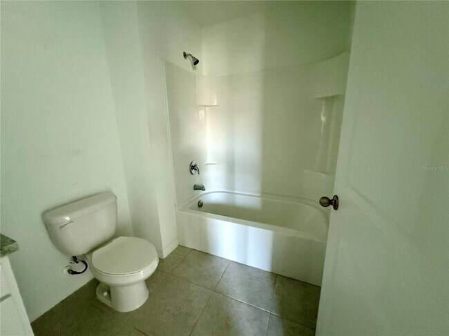 Building Photo - 476 Madison Dr