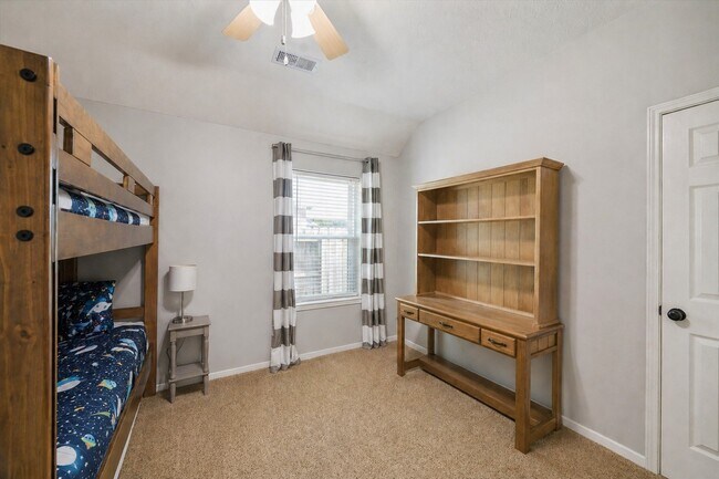Building Photo - 16131 Castlegrove Ct