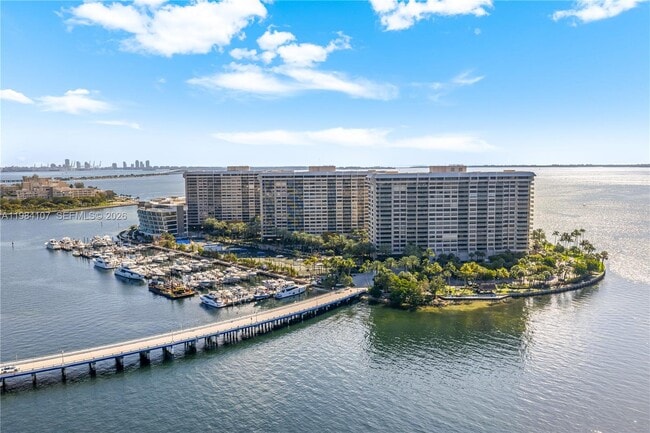 Building Photo - 1 Grove Isle Dr