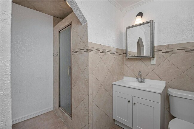 Building Photo - Beautiful large home for Rent