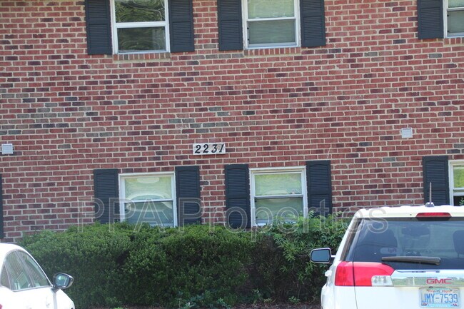 Building Photo - 2231 Summit St