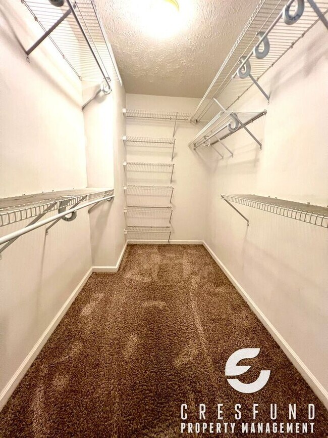 Building Photo - Waterview 3BR 2Bath Off Ramsey Street