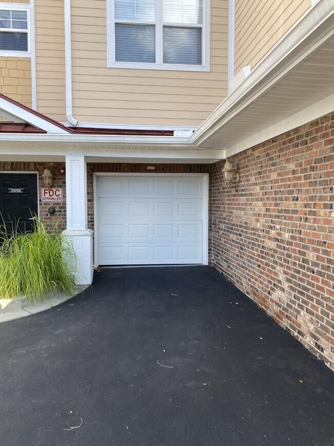 Building Photo - 5650 Barefoot Resort Bridge Rd