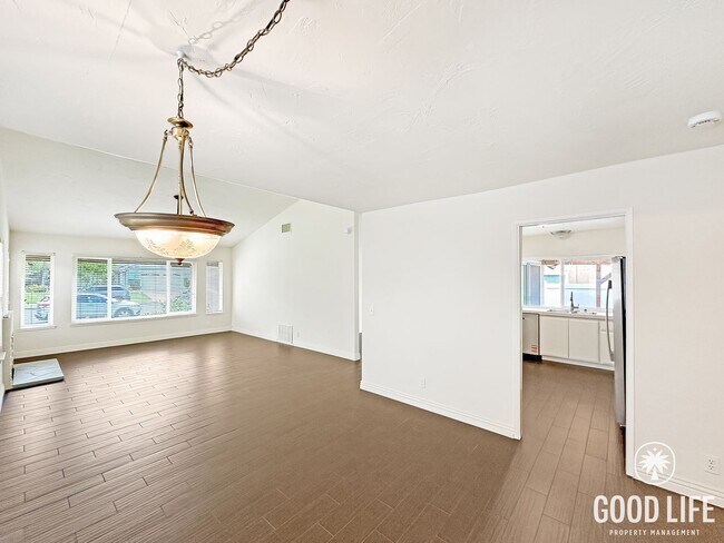 Building Photo - Spacious 3BR/2BA Home with 2-Car Garage in Lake Forest, CA – Great Location
