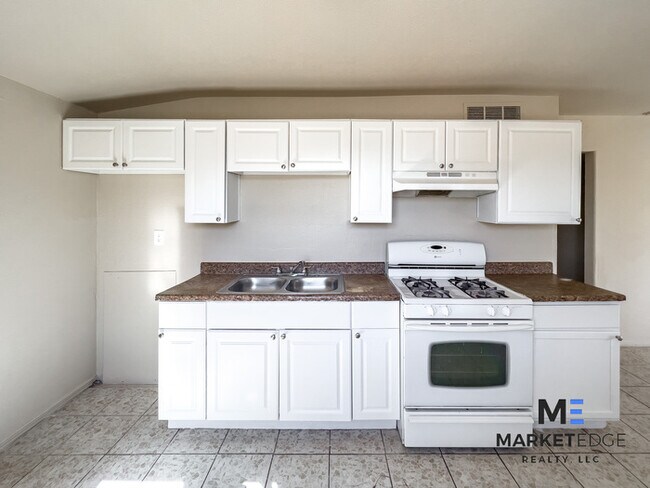 Building Photo - 3 Bed/ 1 Bath at 67th /Indian School! Appl...