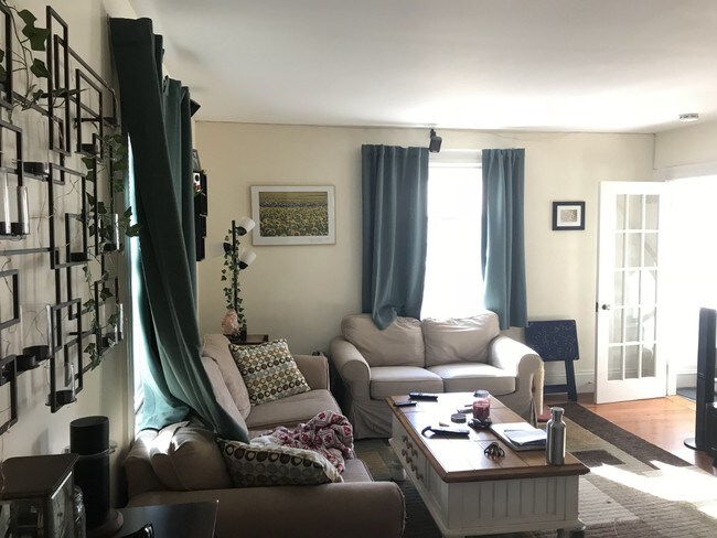 Building Photo - 1143 Beacon St