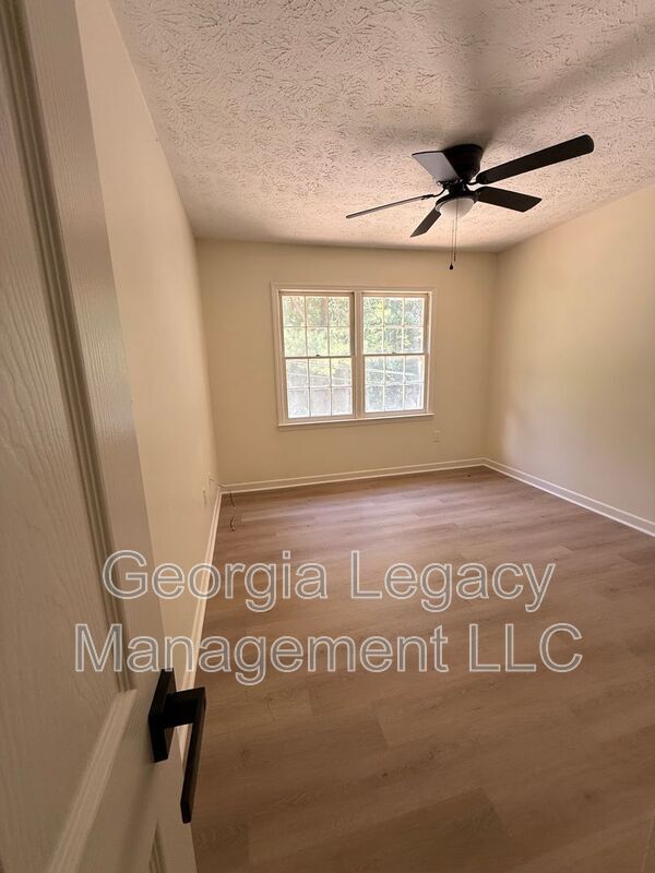 Building Photo - 208 Highland Park Dr